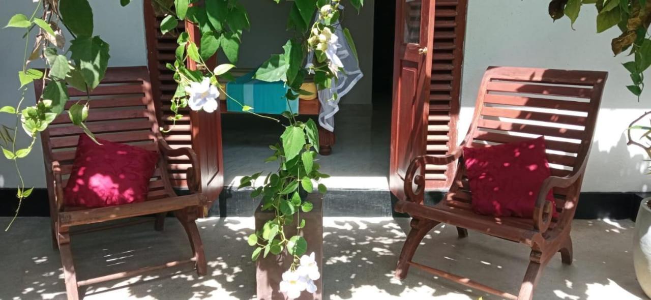 Mandara Rest Bed & Breakfast Hikkaduwa Exterior photo