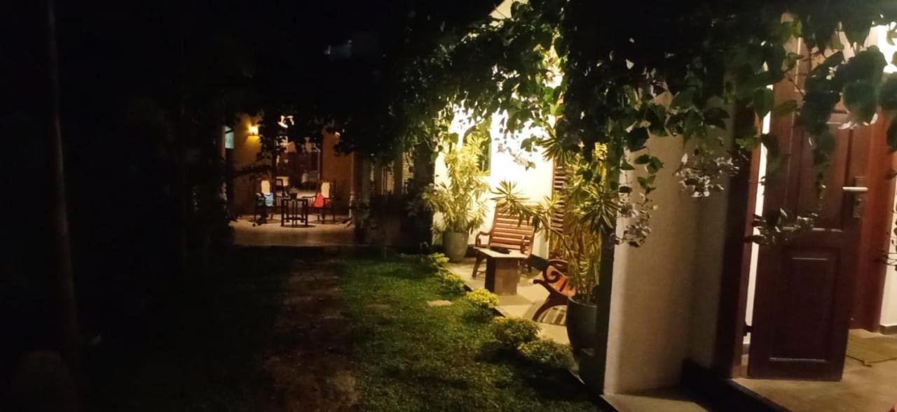 Mandara Rest Bed & Breakfast Hikkaduwa Exterior photo